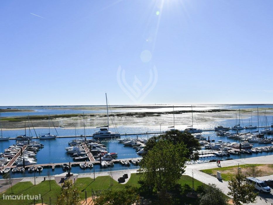 Apartamento T2 novo, garagem, piscinas, vista mar, Del Mar em Olhão