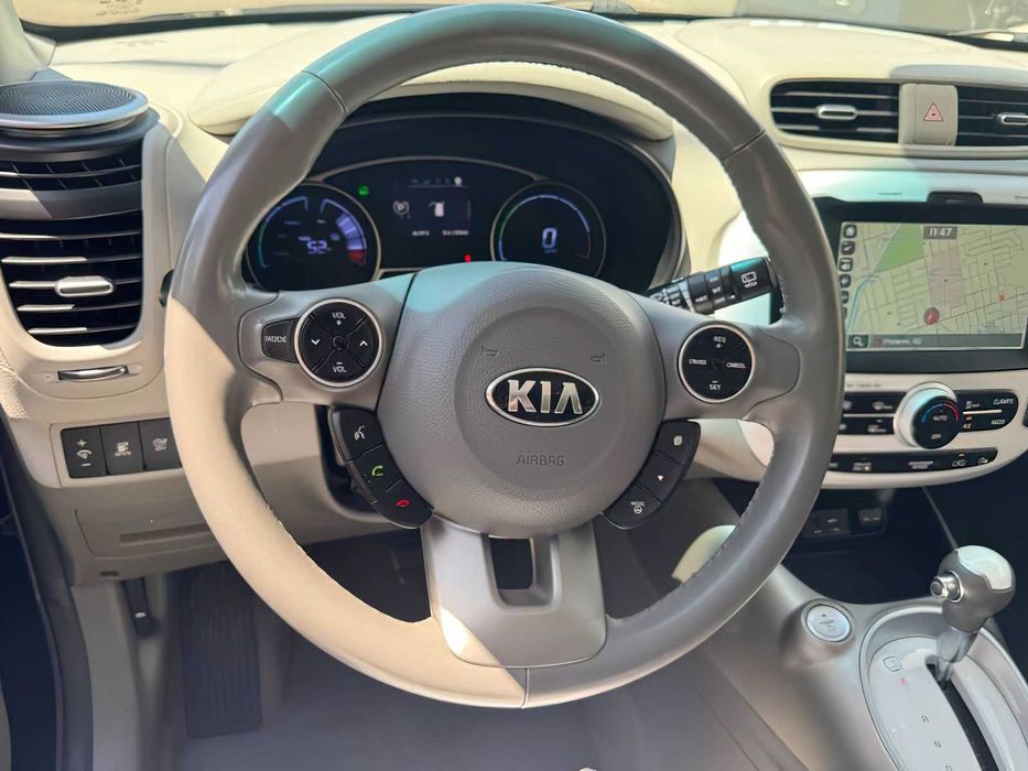 Kia Soul EV      2015