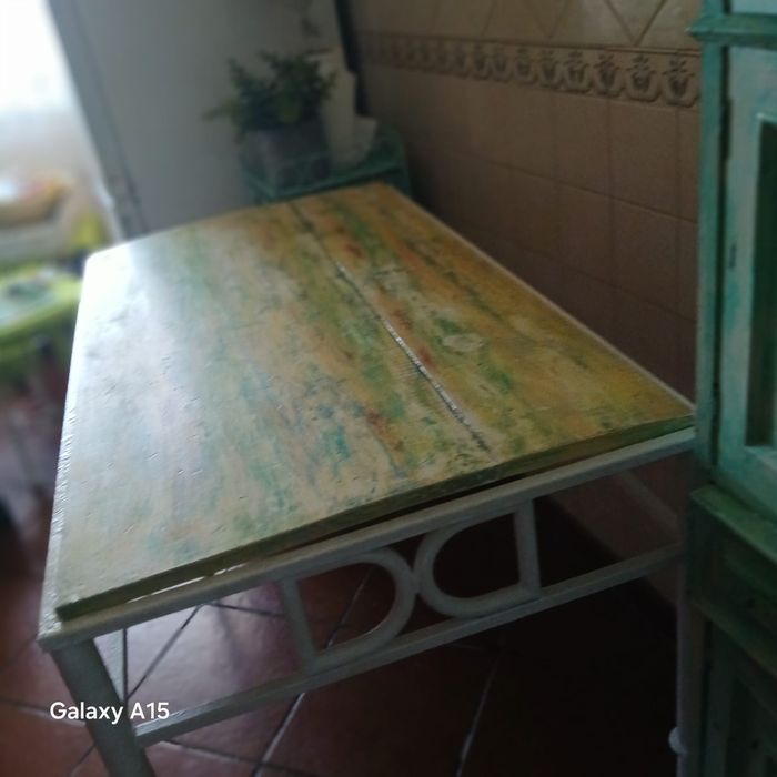 Mesa de cozinha    .