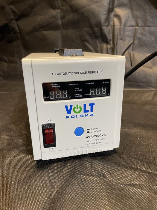Volt Polska  Стабілізатор напруги AVR 2000 ВА .