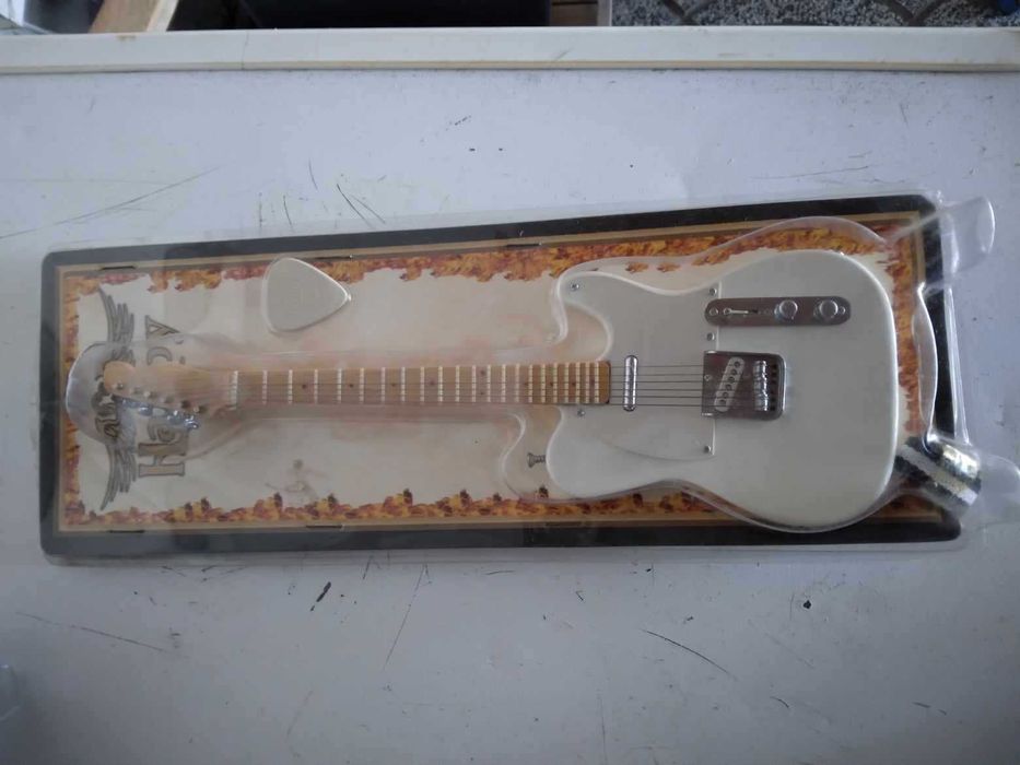 Miniatura Replica Guitarra Fender telecaster Escala de 1:4