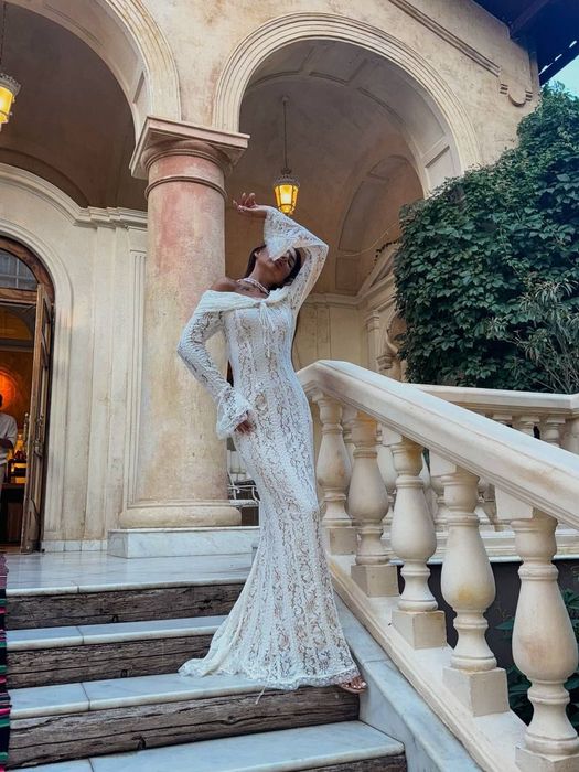 Довга  гіпюрова сукня з відкритими плечима, плаття по фігурі з гіпюру