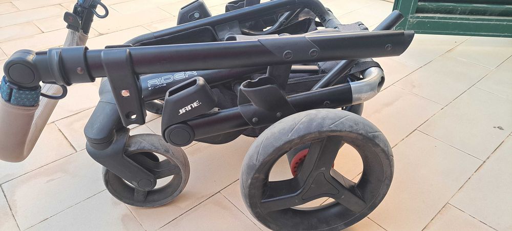 Carrinho bebé com ovinho e cadeira passeio Jané