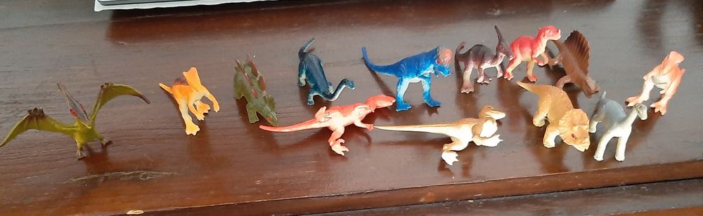 13 bonecos pvc dinossauros