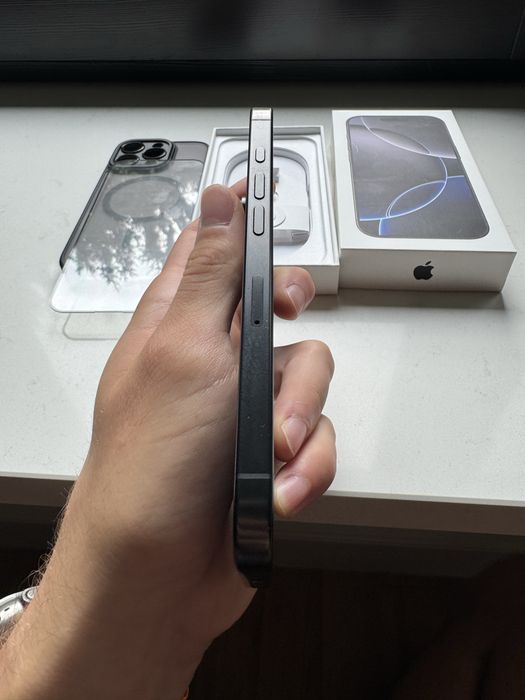 iPhone 16 pro w idelanym stanie
