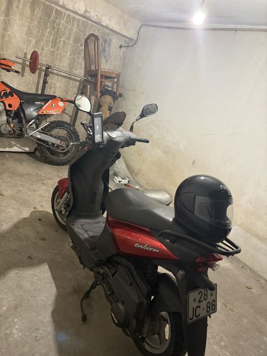 Moto comet 125  - oferta capacete e suporte telemovel (treze mil km)