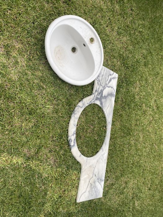 Vendo pedra e lavatório