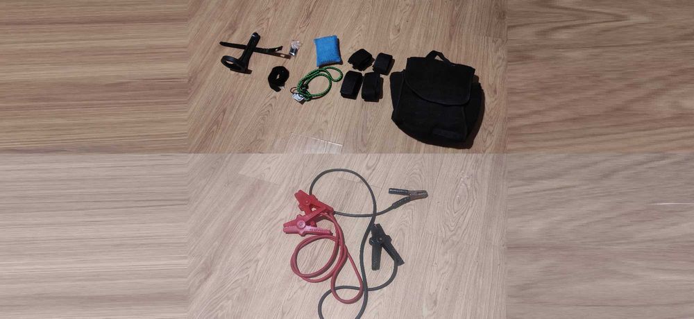 Zestaw akcesoriów samochodowych do bagażnika kable, torba, rzepy itp.