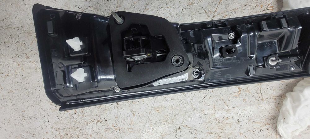Lampa VW Taigo blenda tylna środkowa