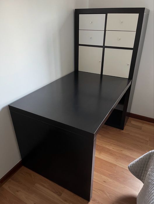 Estante IKEA EXPEDIT / KALLAX (77x147 cm) – preta/castanha