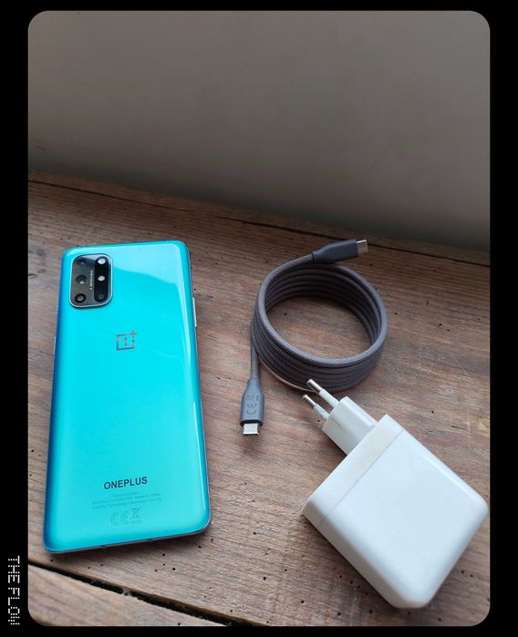 OnePlus 8T 8GB/128GB em estado como novo.