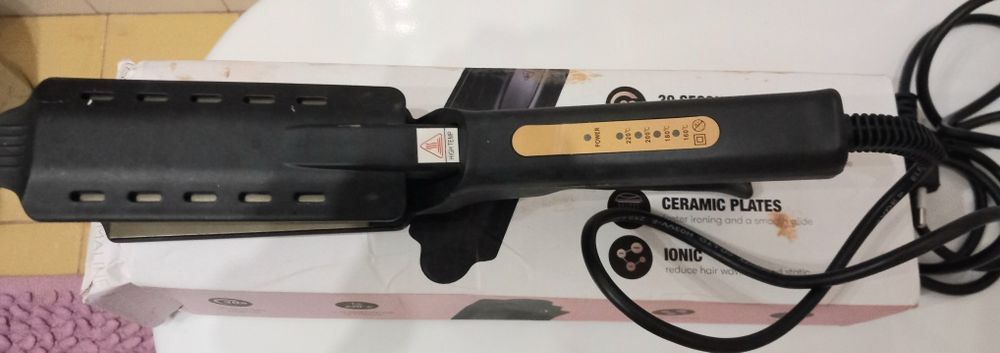 Placa alisamento com placas em cerâmica ainda  em caixa