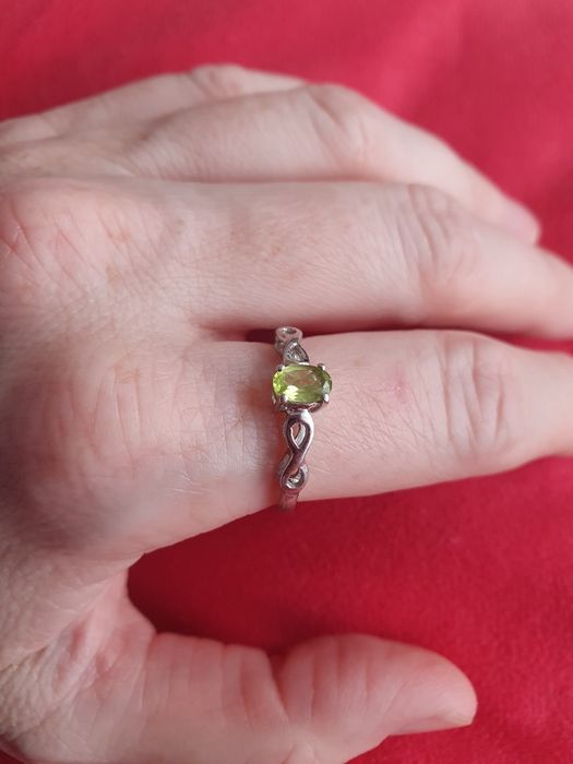 Pierścionek srebro 925 z naturalnym oliwinem perydot