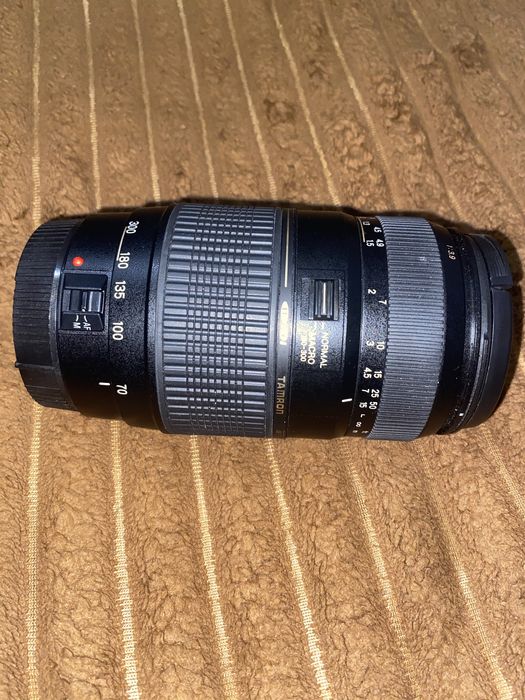 Об’єктив Tamron AF 70-300 1:4-5,6 TELE-MACRO (1:2) A17