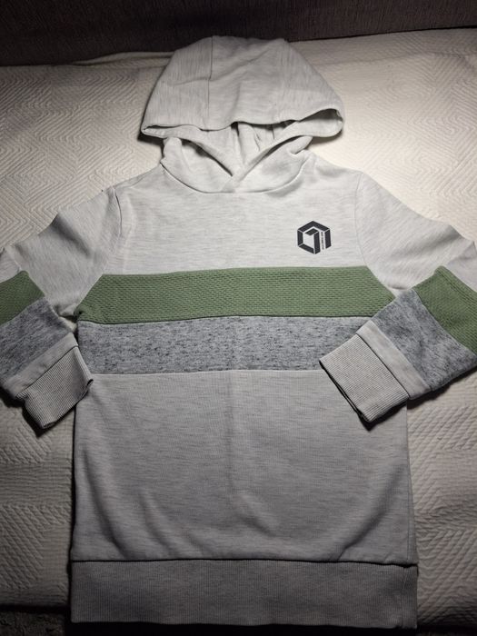 Кофта с капюшоном 4-5 років, 104-110 см.