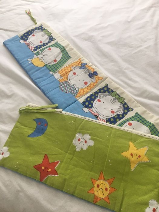 Cortinados de criança e protetor de cama de grades