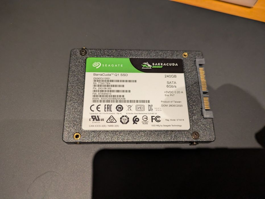 Disco SSD com poucas horas de uso