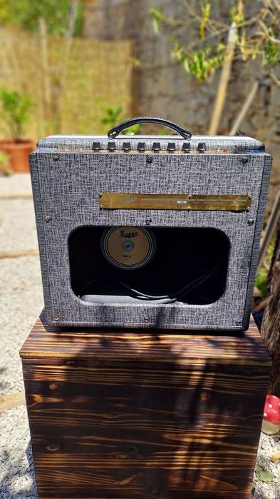 Amplificador de guitarra  Supro Black Magick Reverb Combo  novo sin uso com caixa
