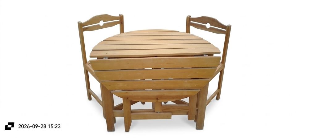 Mesa Redonda com quatro cadeiras