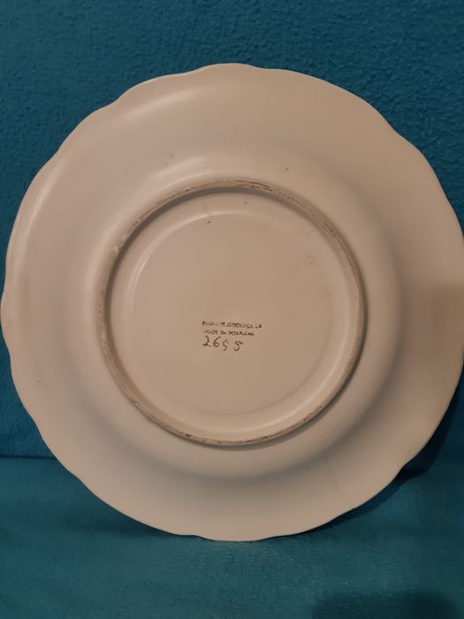 Pratos decorativos de louça