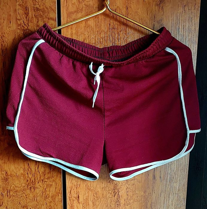 Шорти бордового кольору L