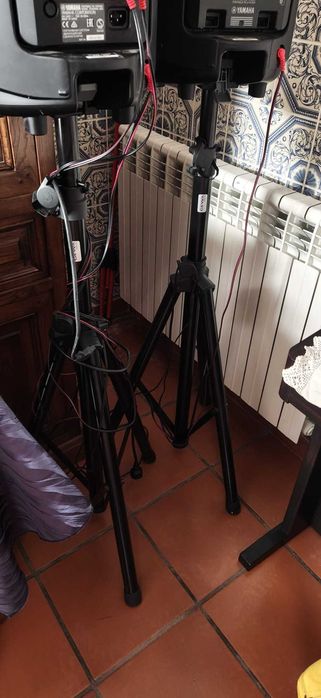 Sistema de Som Yamaha StagePas 400i + Tripés