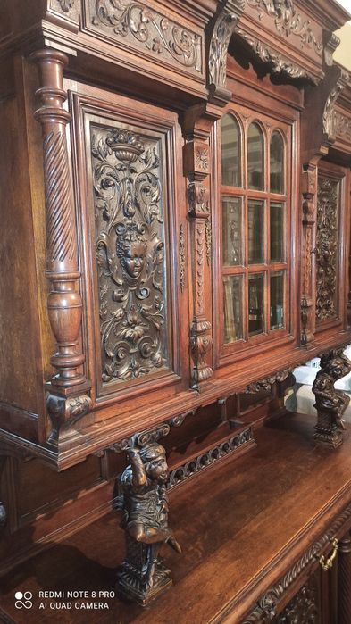 Старинный буфет.