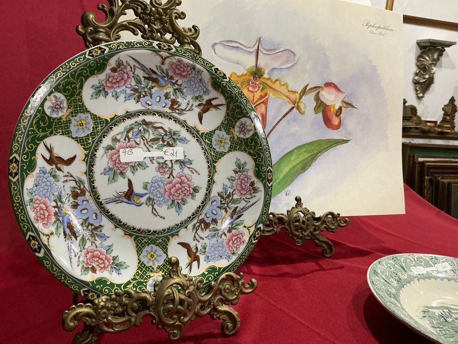 Prato oriental com 24 cm.    Anúncios abaixo
