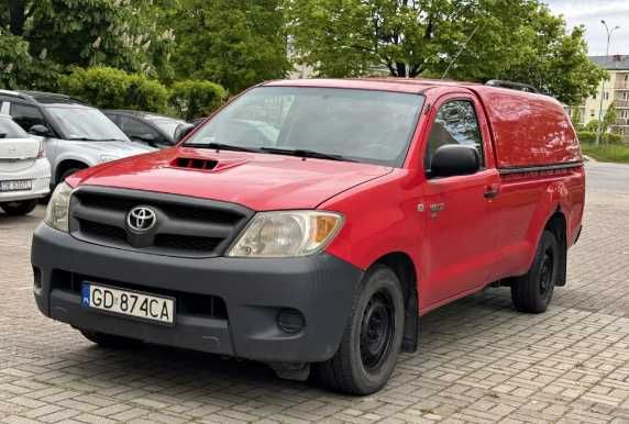 Разборка Toyota Hilux бампер комплектний