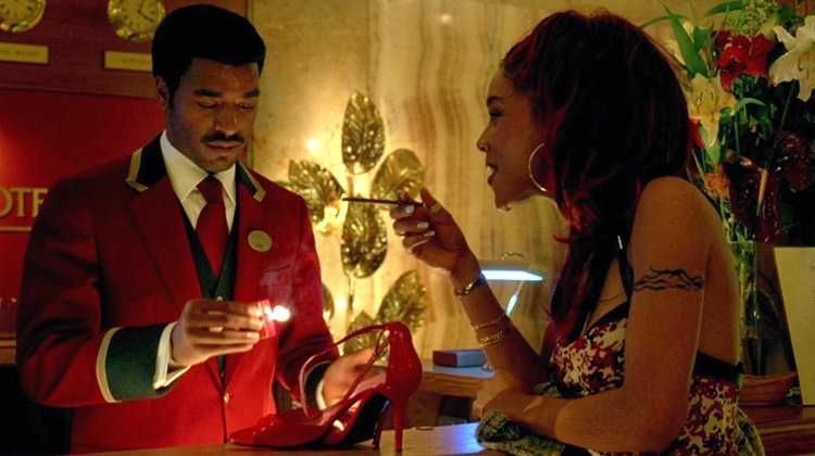 ESTRANHOS DE PASSAGEM (Stephen Frears) Audrey Tautou/Chiwetel Ejiofor