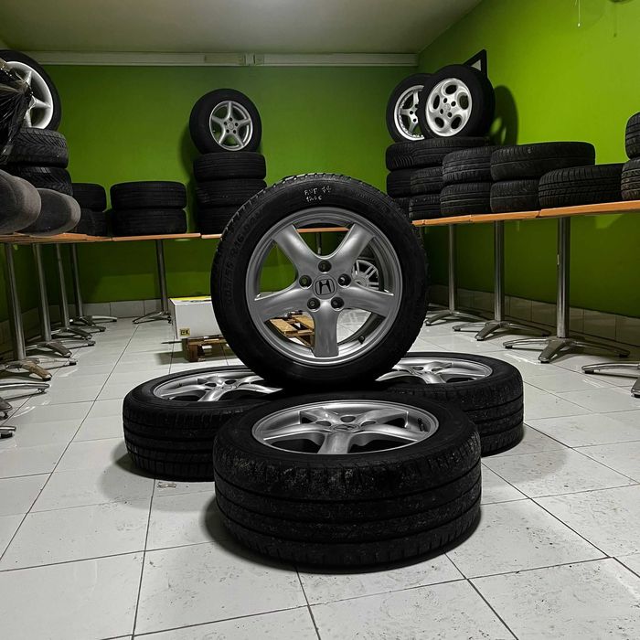 4 jantes Honda civic 5x114 com pneus em bom estado 205/55 R16