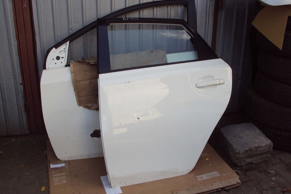 Toyota Auris II Drzwi lewe