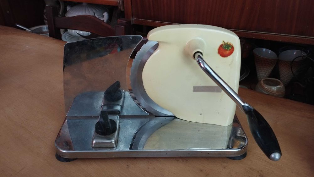 Fiambreiras manuais antigas