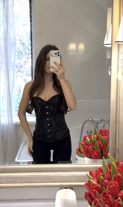 корсет чорного кольору