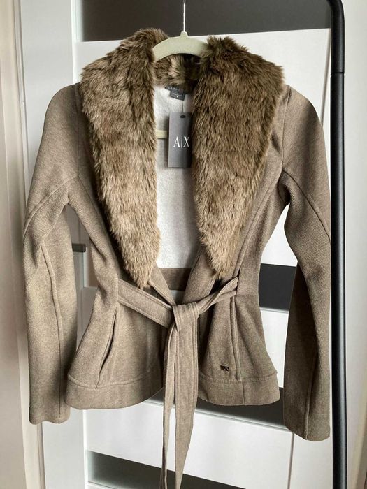 Nowy luksusowy brązowy żakiet bluza Armani Exchange futerko