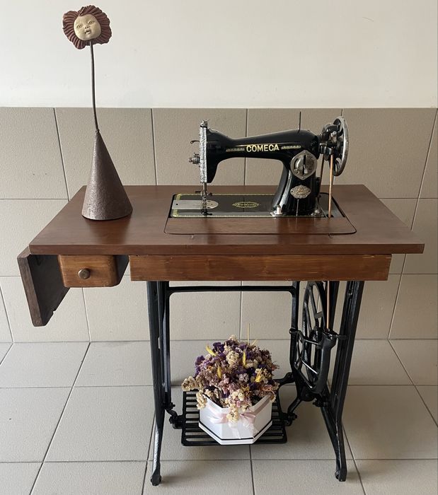 Máquina de costura antiga, fabrico brasileiro