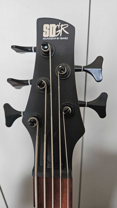 Gitara basowa Ibanez SR-305EB