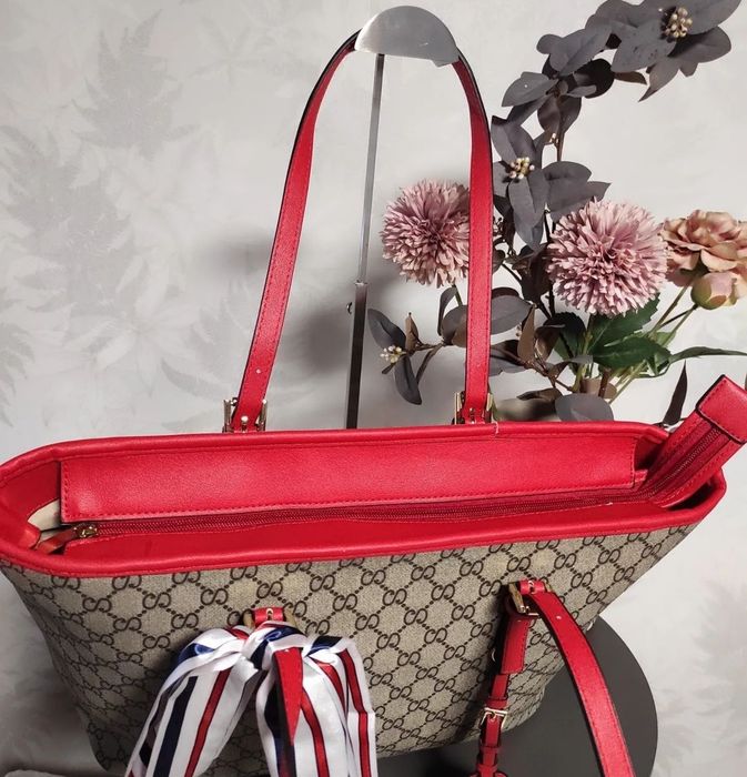 Saco médio vermelho ( portes incluídos)