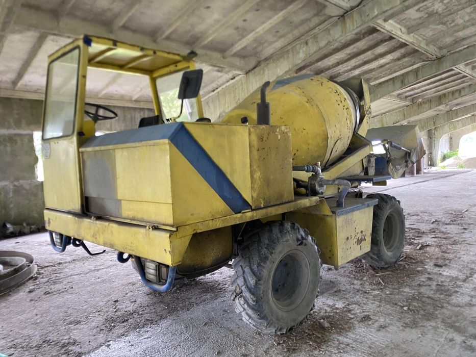 Продам самохідний бетонозмішувач