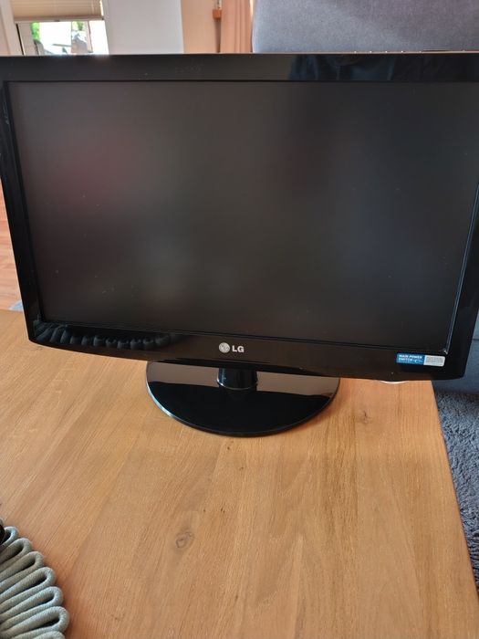 Telewizor LG 22 całe LH 2000