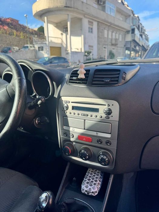 ALFA ROMEO 147 (937) 1.6 16V T.SPARK Gasolina 120 cv — photo 4