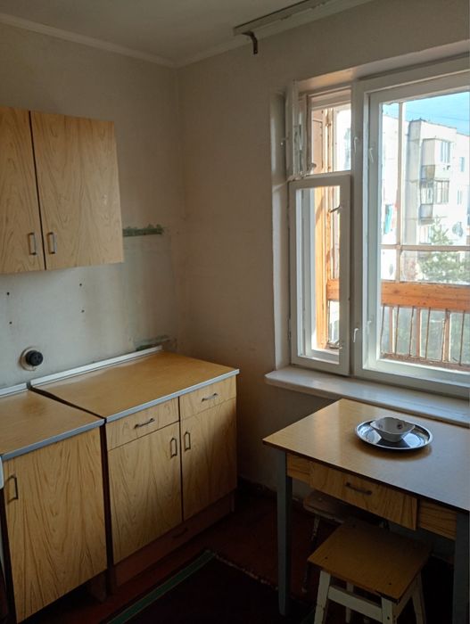 Продам 2-кімнатну квартиру .