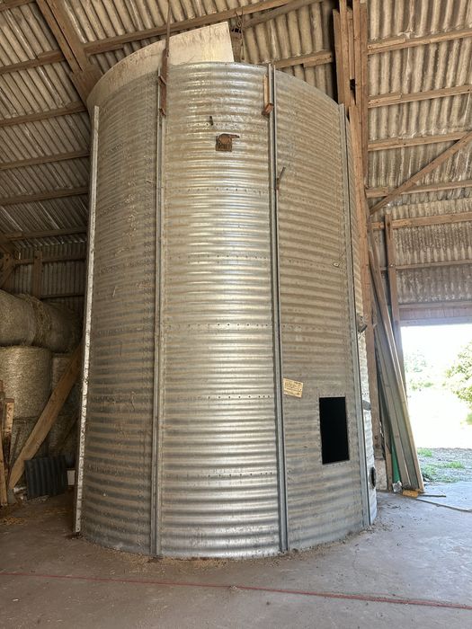 Sprzedam silos zbożowy o srednicy 3.55m a wysokosci dowolnej