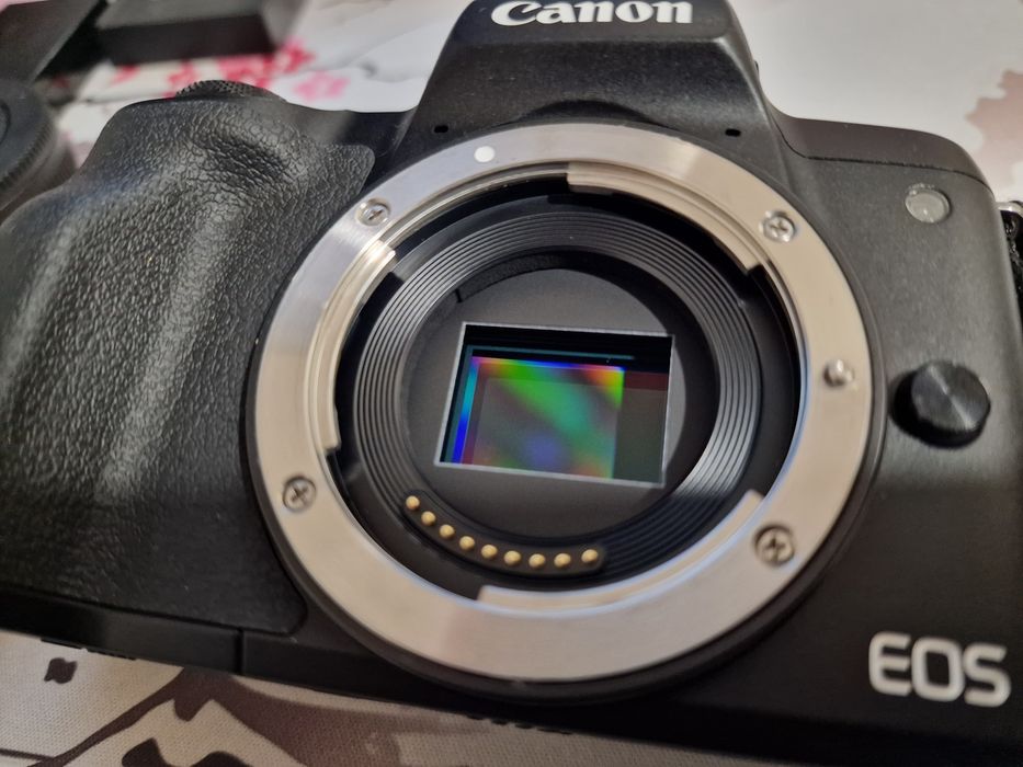 Câmera Canon EOS M50 Mark II + Lente EF-M 15-45mm f/3.5-6.3+Acessórios