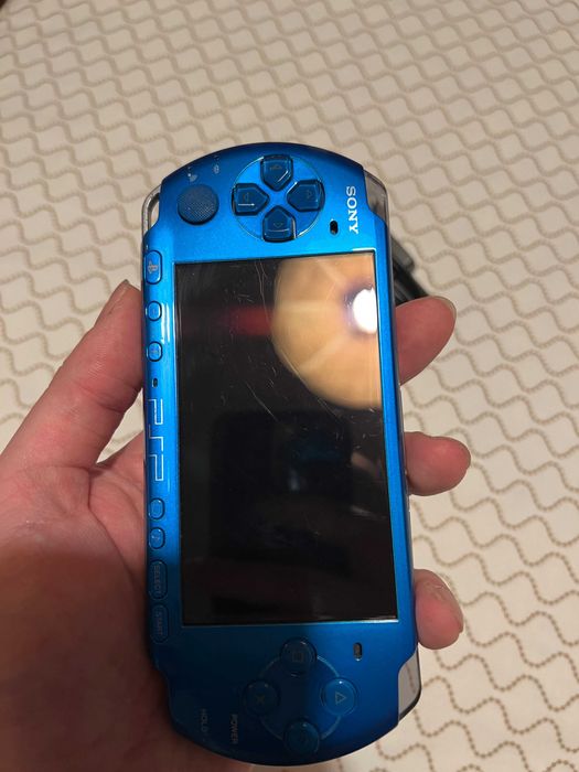 PSP 3000 Azul desbloqueada + Adaptador cartão c/ 32gb + Carregador original