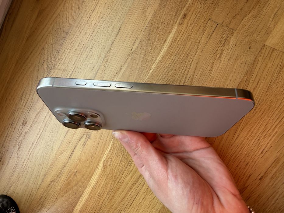 iPhone 16 pro 256 natural titanium