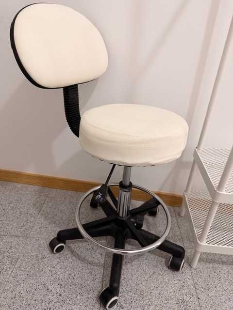 Cadeira com Base Cromada, 5 Rodas e Elevação Hidráulica | Esteticistas, Massagistas, Tatuadores...