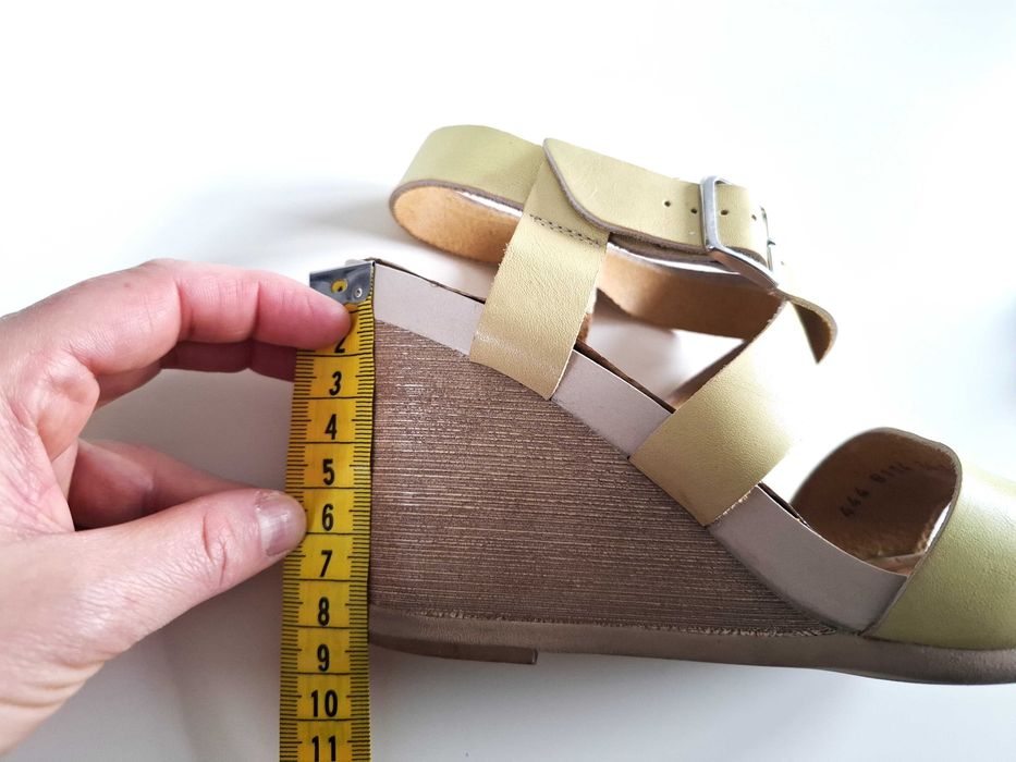 Buty Ryłko Relax - sandały na koturnie 36. Skóra naturalna