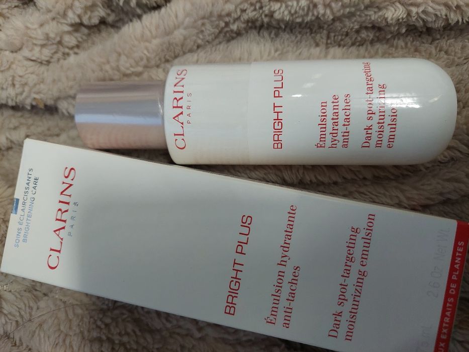 Promocja weekendowa emulsja do twarzy na plamy Clarins Bright Plus