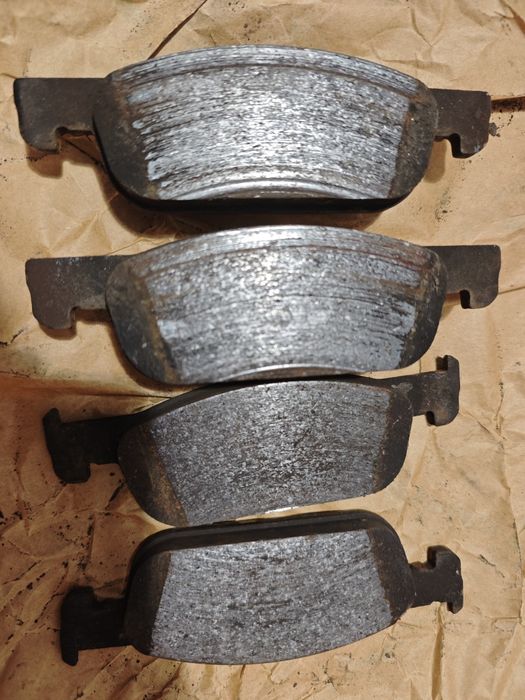 Комплект тормозних дисків та колодок на Renault Logan 2